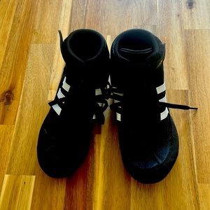 Boys adidas wrestling shoes size 7